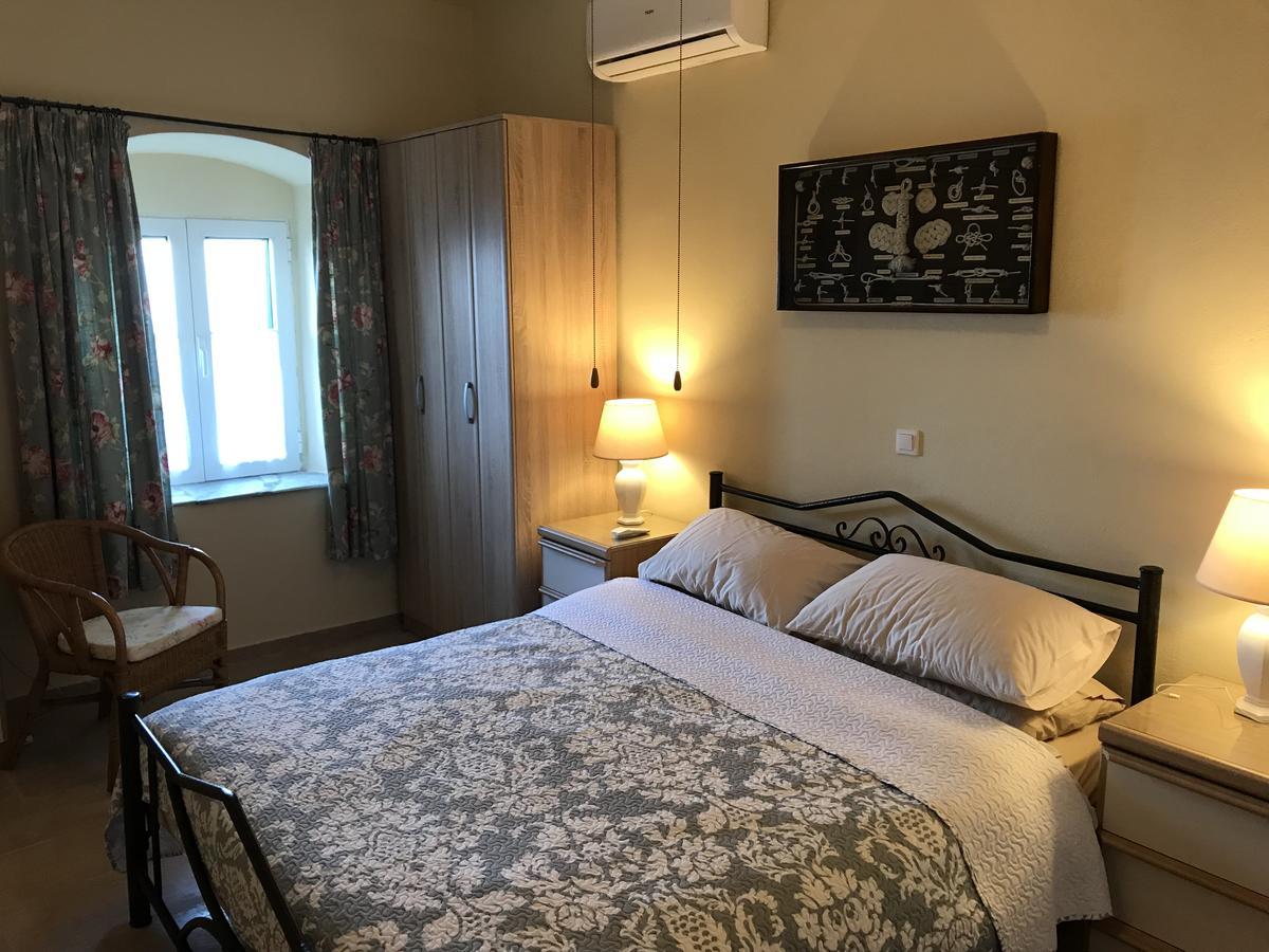 Theea Cottage - Wonderful Sea Views Chlomos 외부 사진