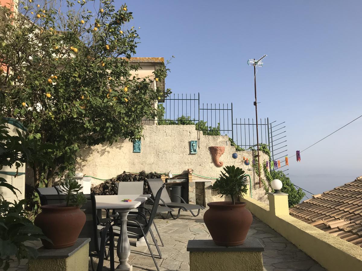 Theea Cottage - Wonderful Sea Views Chlomos 외부 사진