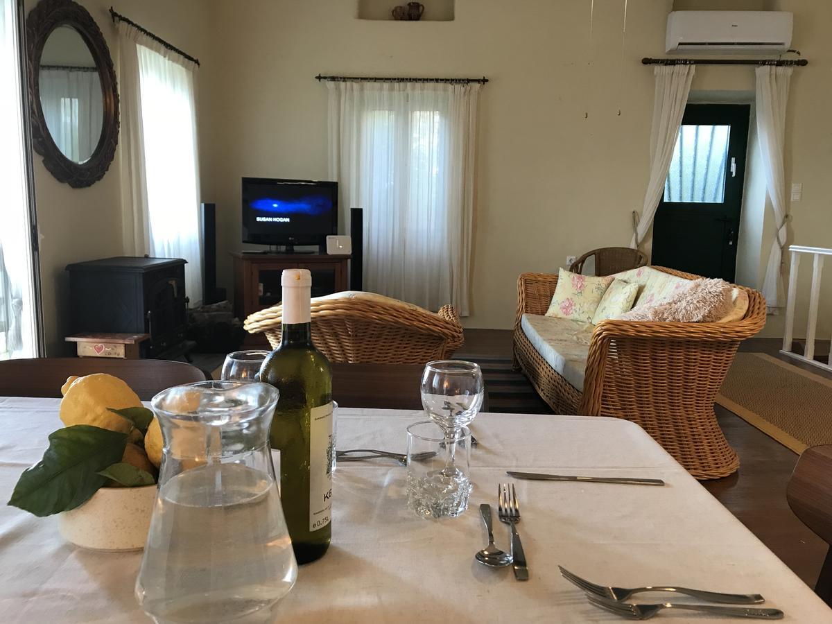 Theea Cottage - Wonderful Sea Views Chlomos 외부 사진